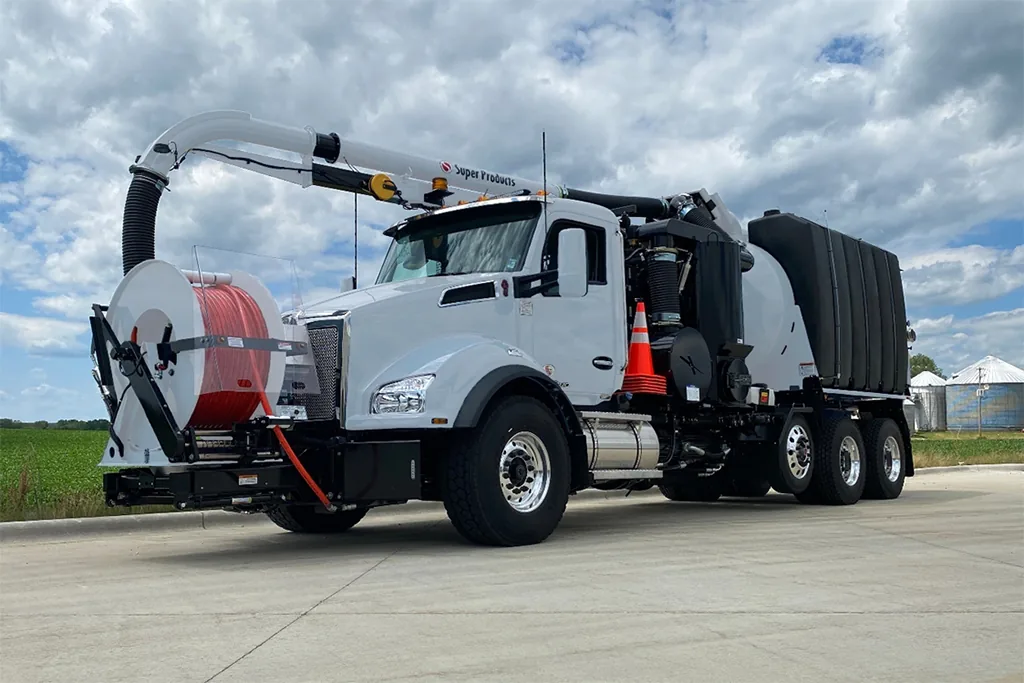 Camión vactor combinado Super Products para limpieza de redes de alcantarillado — Pacific Group Colombia